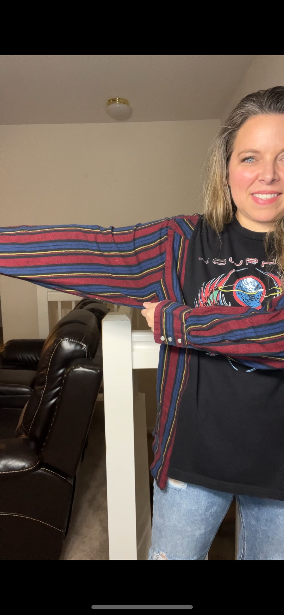 Upcycled Journey – women’s large/XL – T-shirt with flannel sleeves