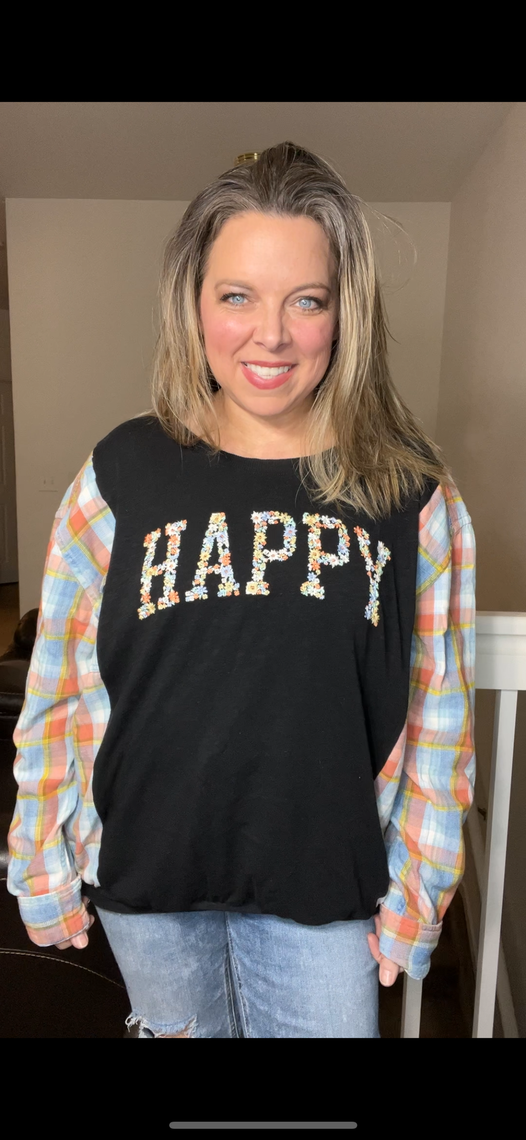 Upcycled Happy – women’s XL/1X – T-shirt with flannel sleeves