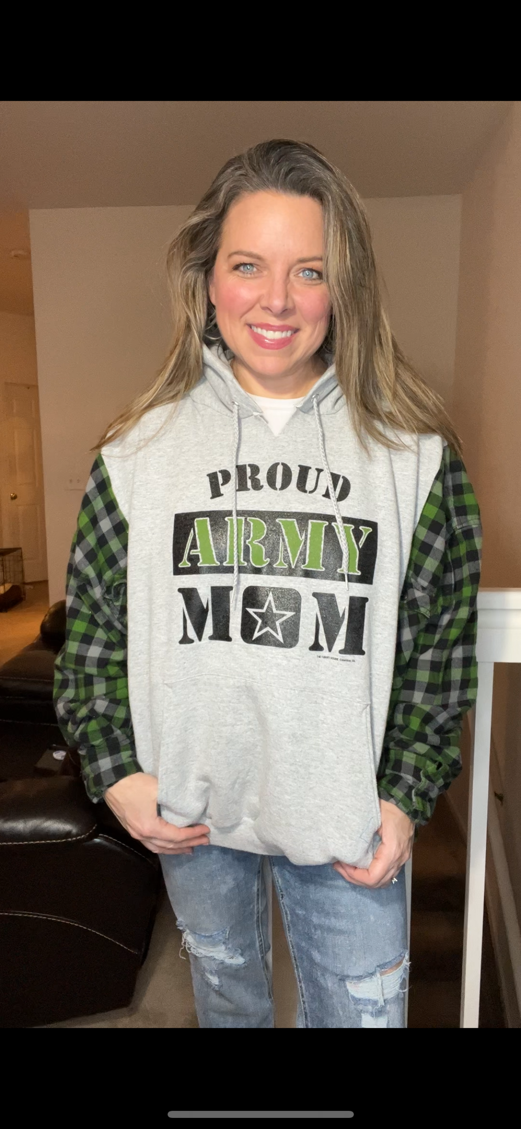 Upcycled Army Mom – women’s XL – Midweight sweatshirt with flannel sleeves￼