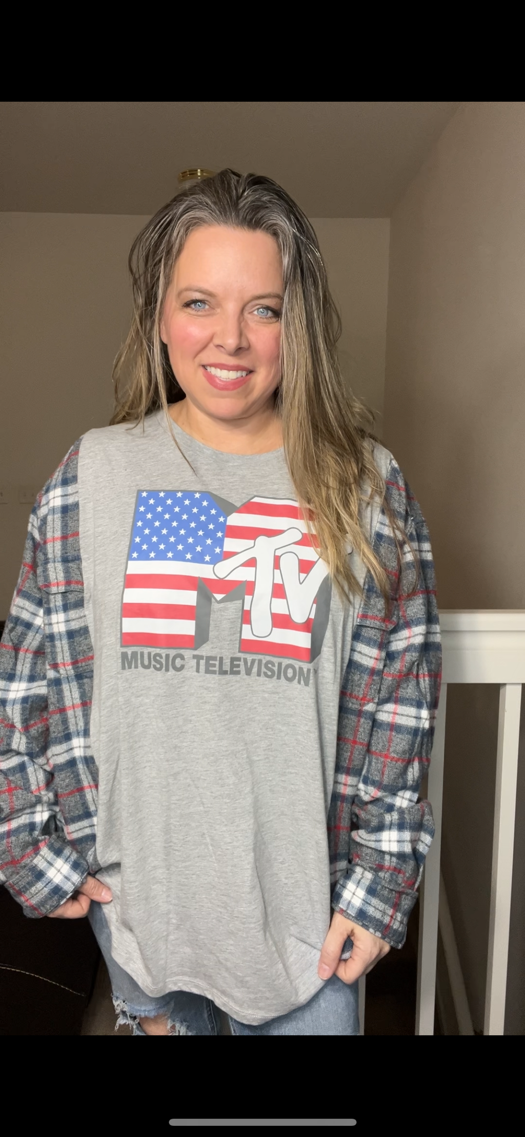 Upcycled MTV – women’s 4X T-shirt with flannel sleeves