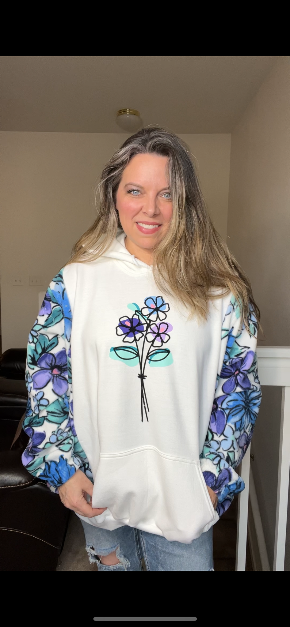 Upcycled Flowers, blue – women’s 4X midweight sweatshirt with fleece sleeves