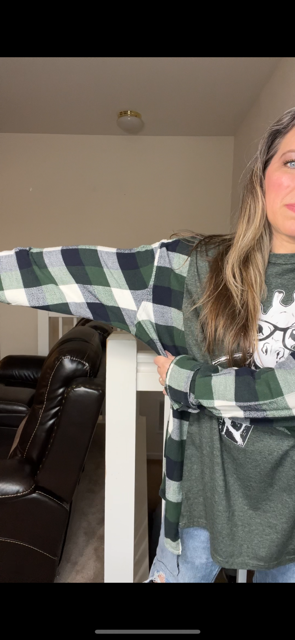 Upcycled Giraffe – women’s 4X/5X T-shirt with flannel sleeves