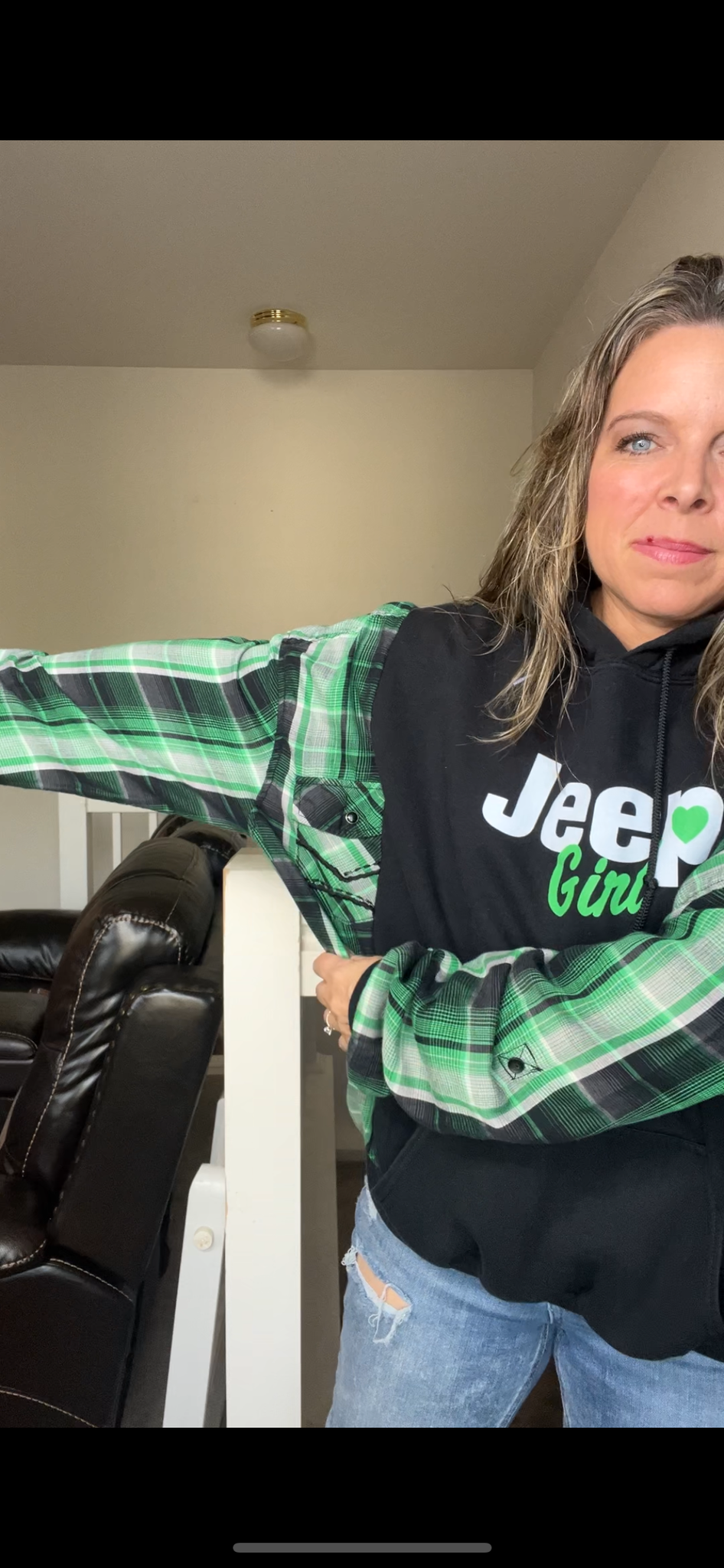 Upcycled Jeep – women’s 1X/2X midweight sweatshirt with thin flannel sleeves
