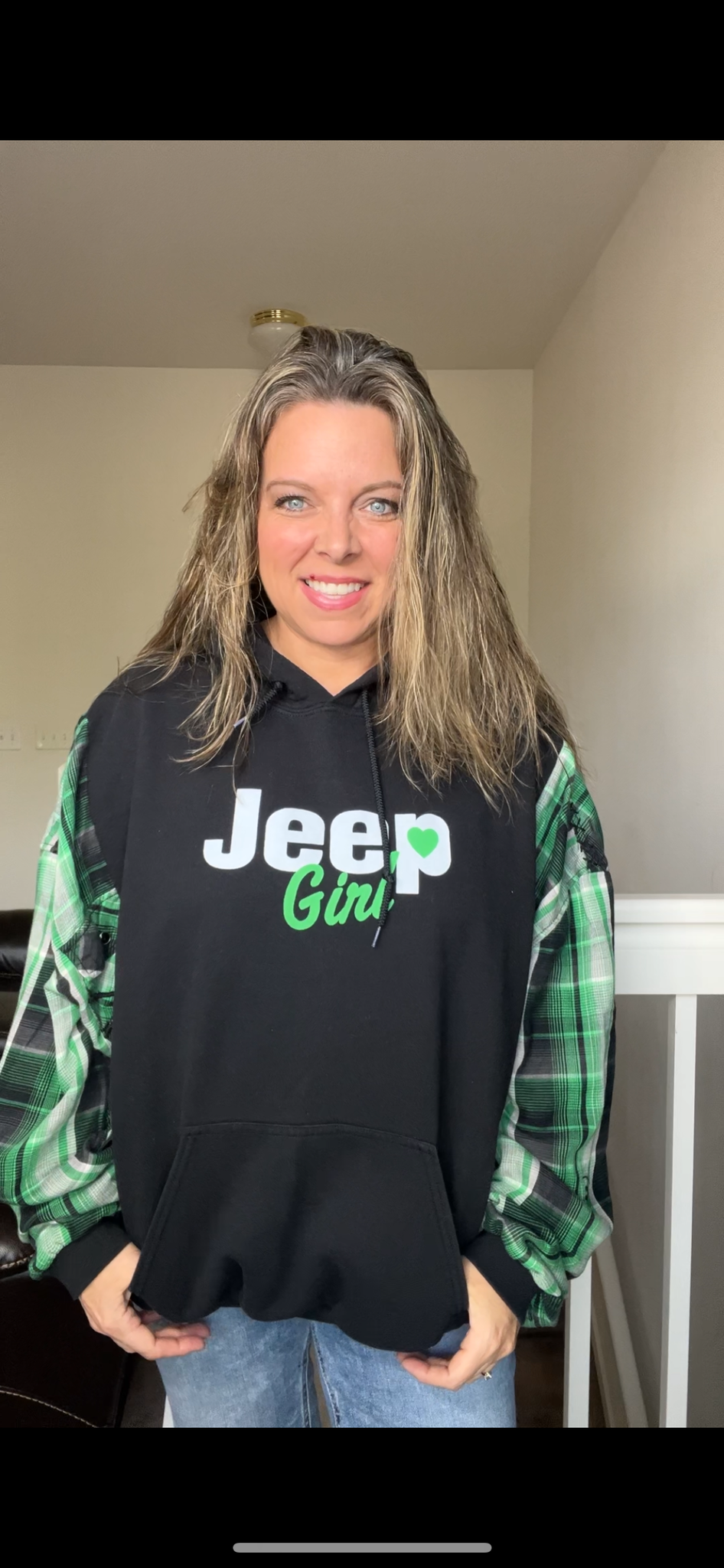 Upcycled Jeep – women’s 1X/2X midweight sweatshirt with thin flannel sleeves