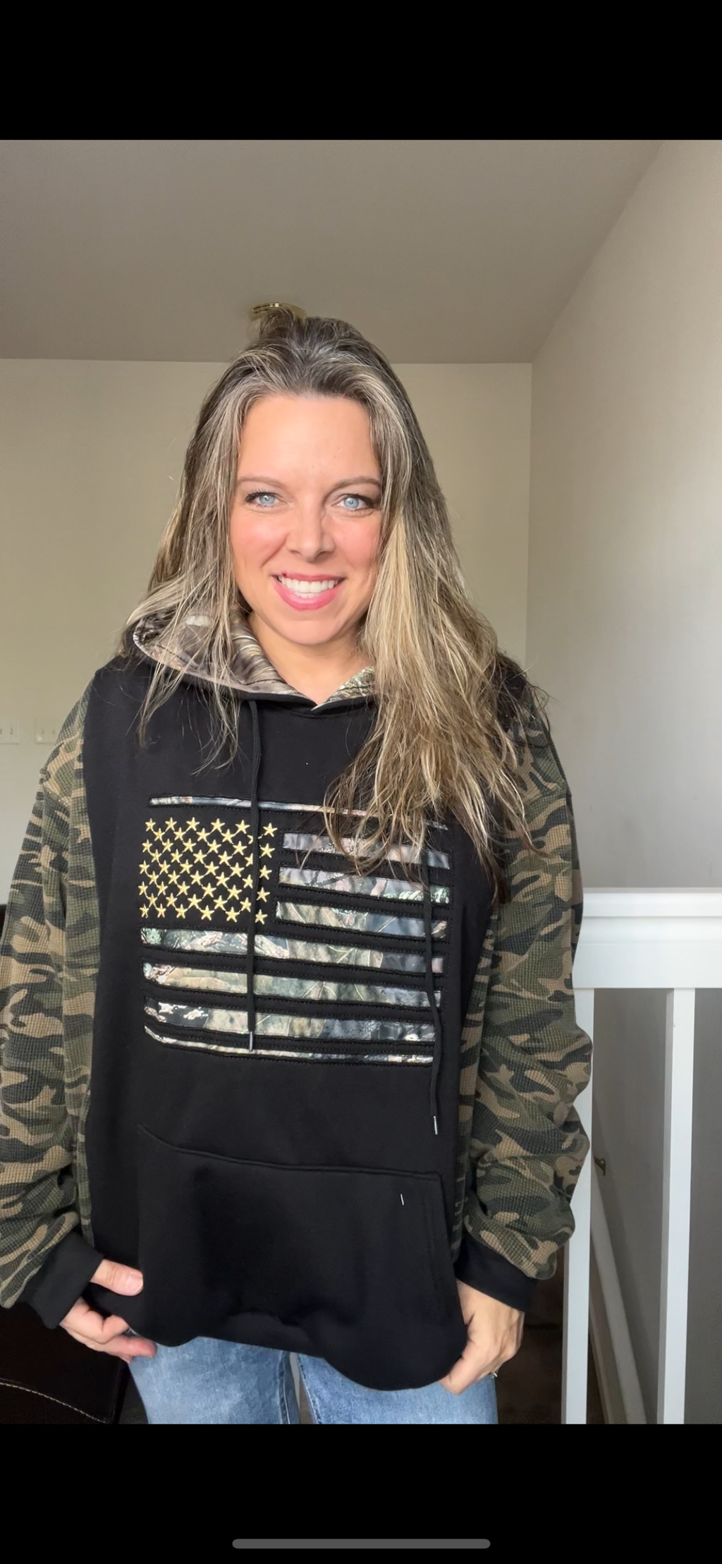 Upcycled Camouflage flag – women’s 3X/4X midweight sweatshirt with stretchy sleeves