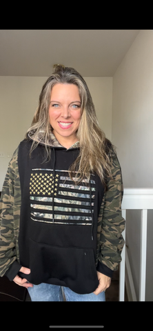 Upcycled Camouflage flag – women’s 3X/4X midweight sweatshirt with stretchy sleeves