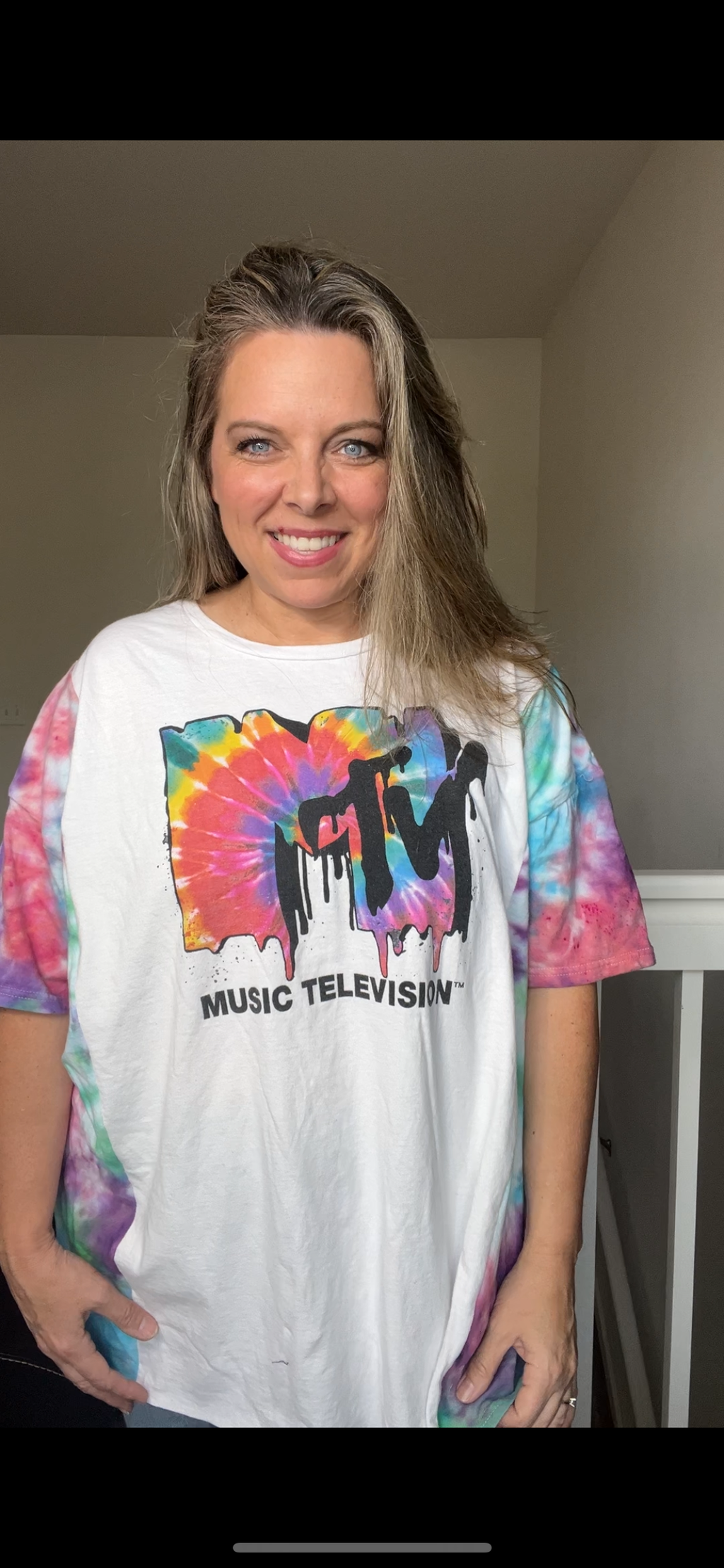 Upcycled MTV – women’s 3X T-shirt with T-shirt sleeves