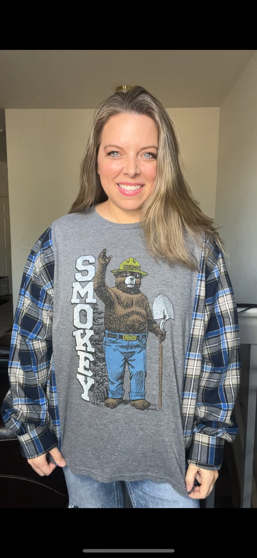 Upcycled Smoky bear – women’s 1X T-shirt with flannel sleeves
