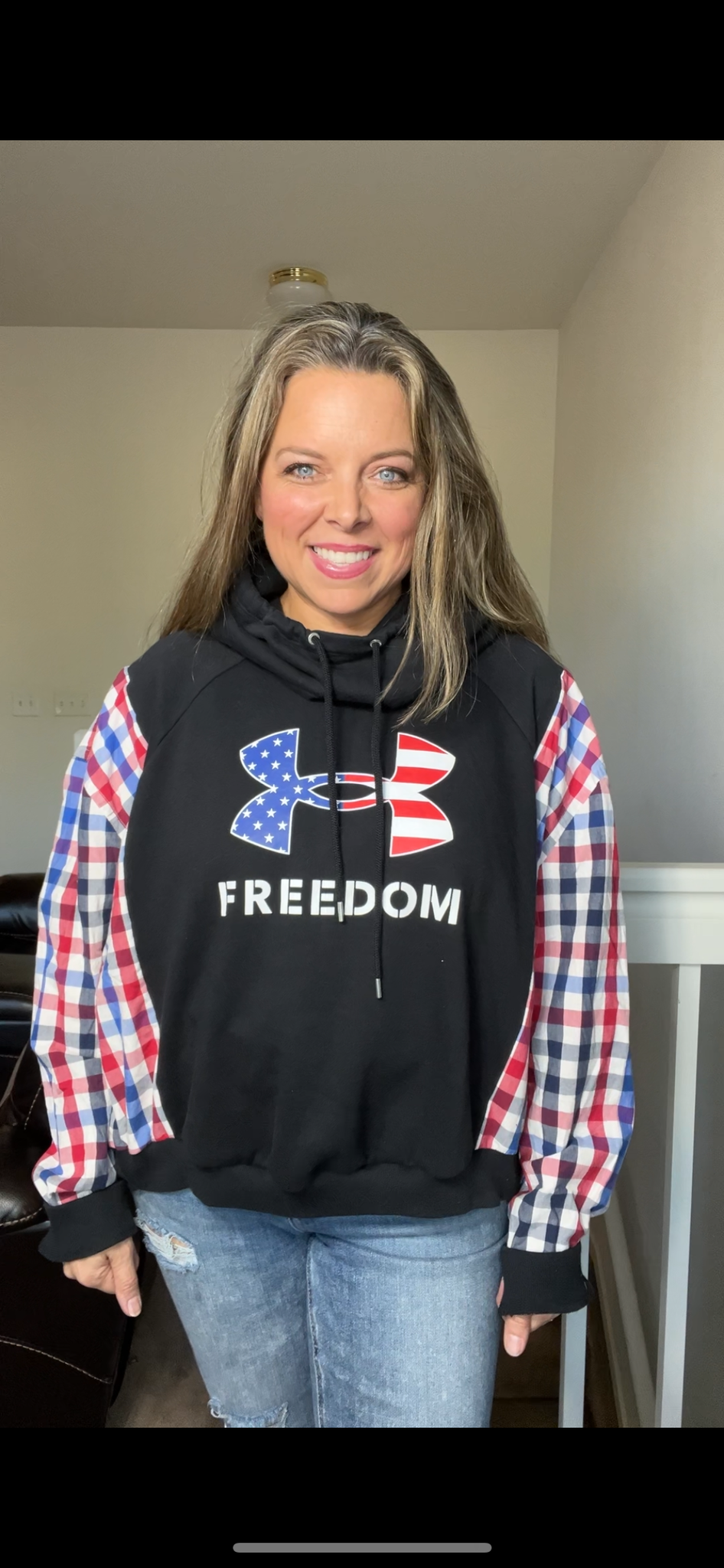 Upcycled Freedom UA – women’s S/M – midweight sweatshirt with cotton sleeves, short and wide