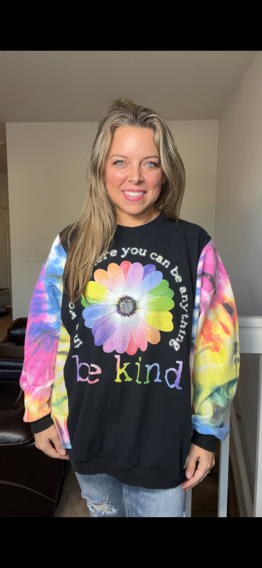 Upcycled Be Kind Rainbow – women’s 1X – Tshirt with sweatshirt sleeves ￼