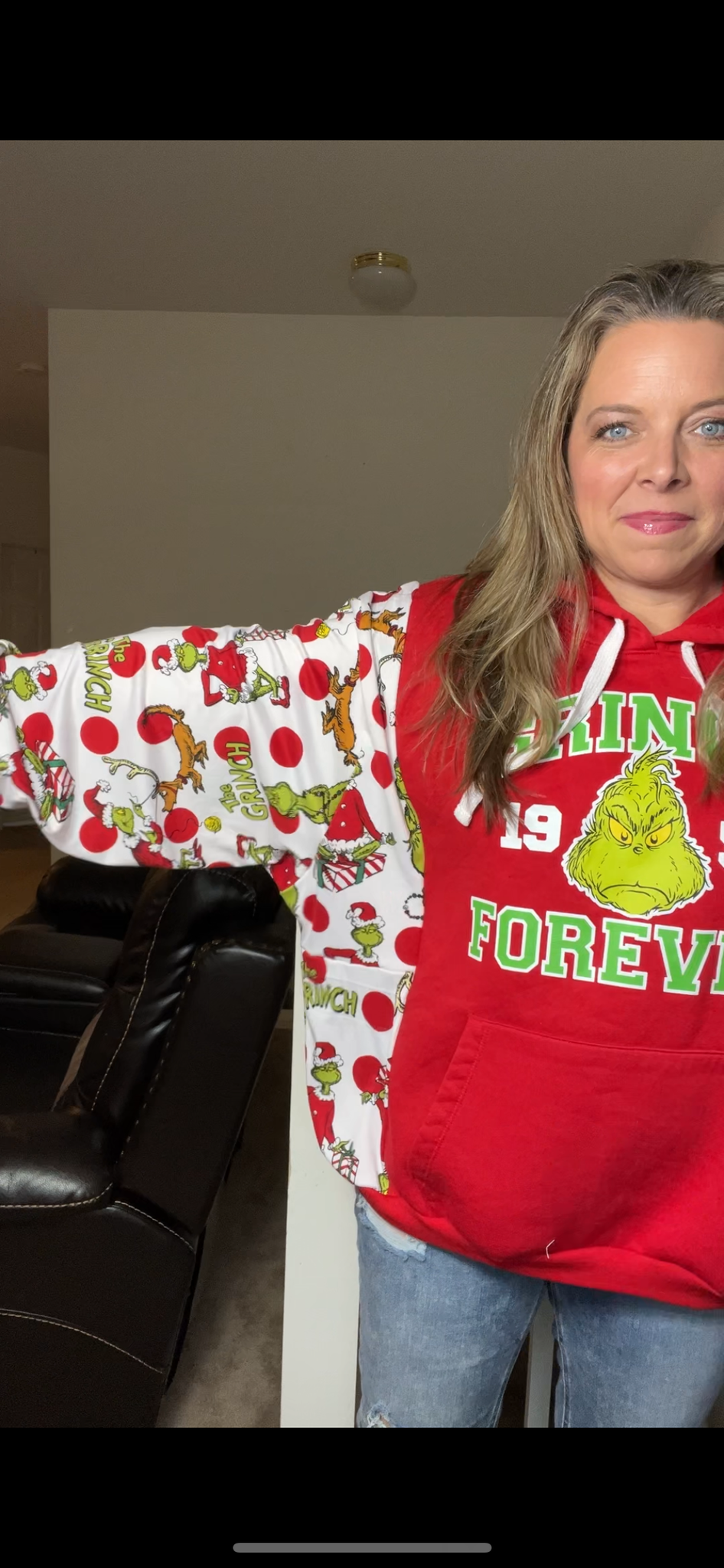 Upcycled Grinch red – women’s XL/1X – midweight sweatshirt with stretchy sleeves￼