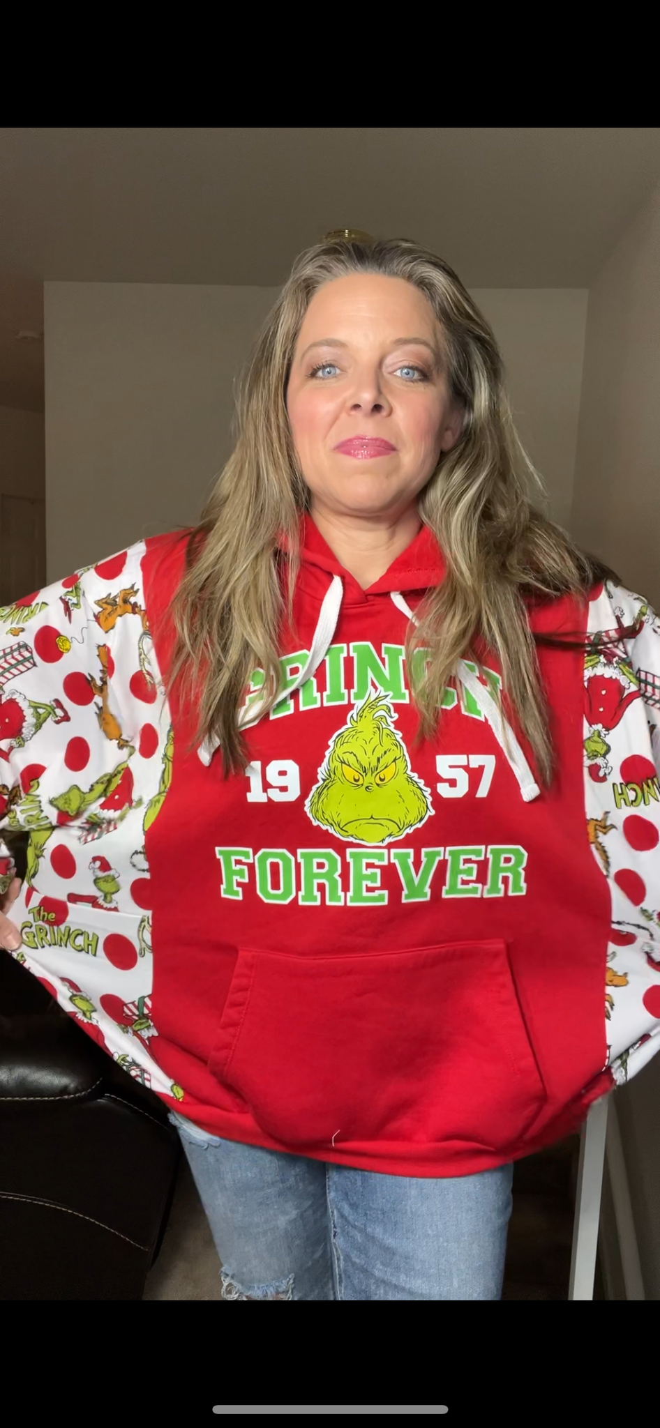 Upcycled Grinch red – women’s XL/1X – midweight sweatshirt with stretchy sleeves￼