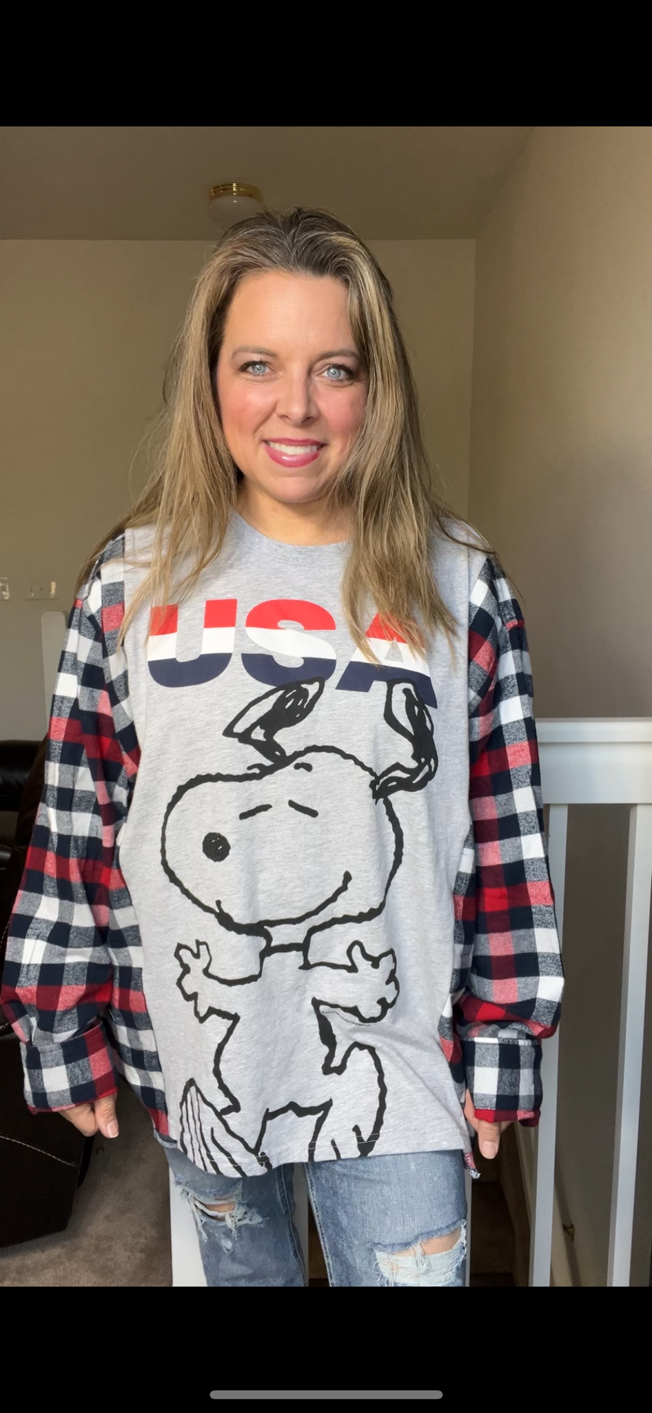 Upcycled USA snoopy – women’s 2X – thin T-shirt with flannel sleeves￼