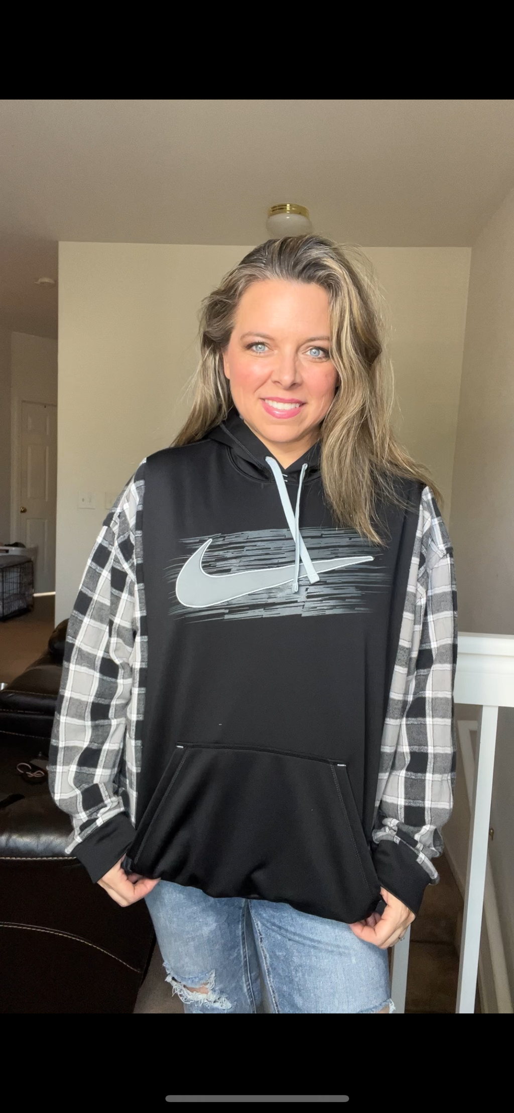 Upcycled Nike black – women's XL – midweight sweatshirt with flannel sleeves ￼