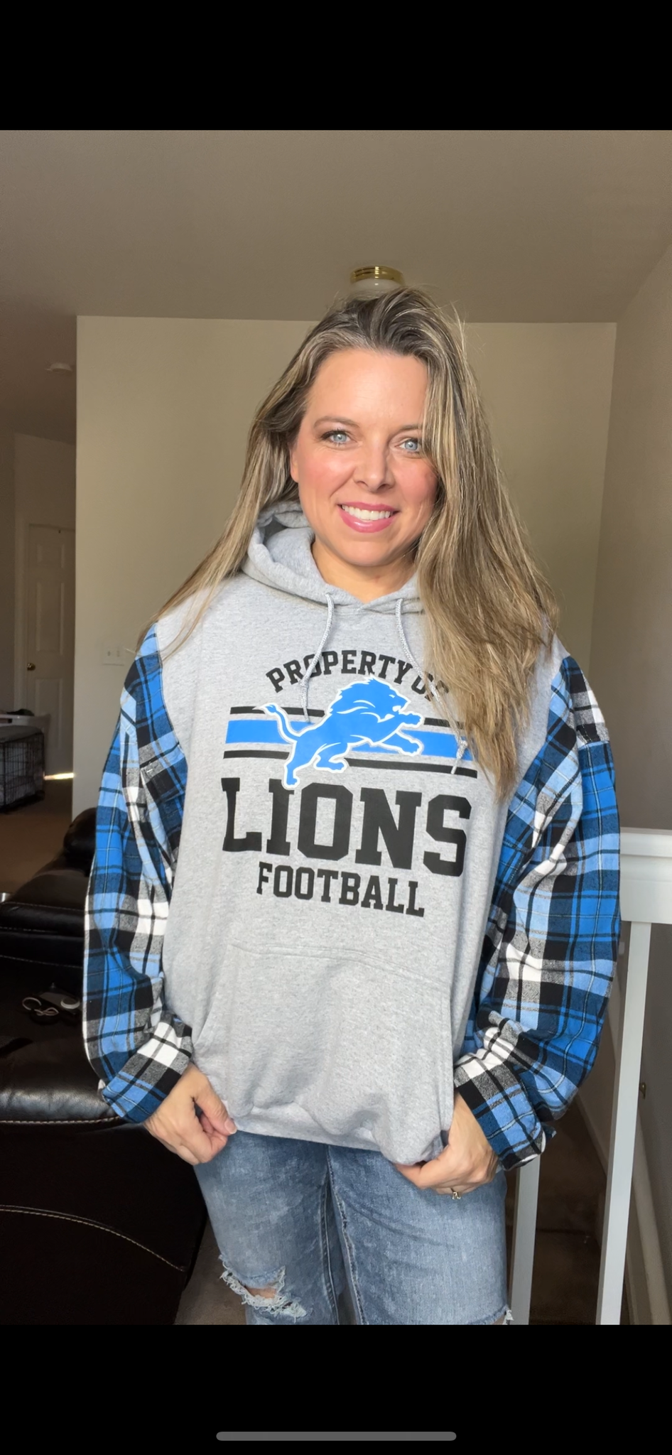 Upcycled Lions – women’s L/XL – midweight sweatshirt with thick flannel sleeves￼