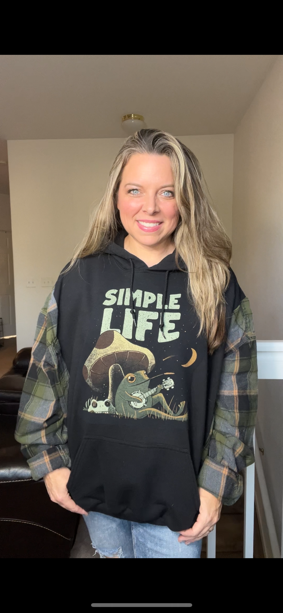 Upcycled simple life – women’s 2X/3X – midweight sweatshirt with flannel sleeves ￼